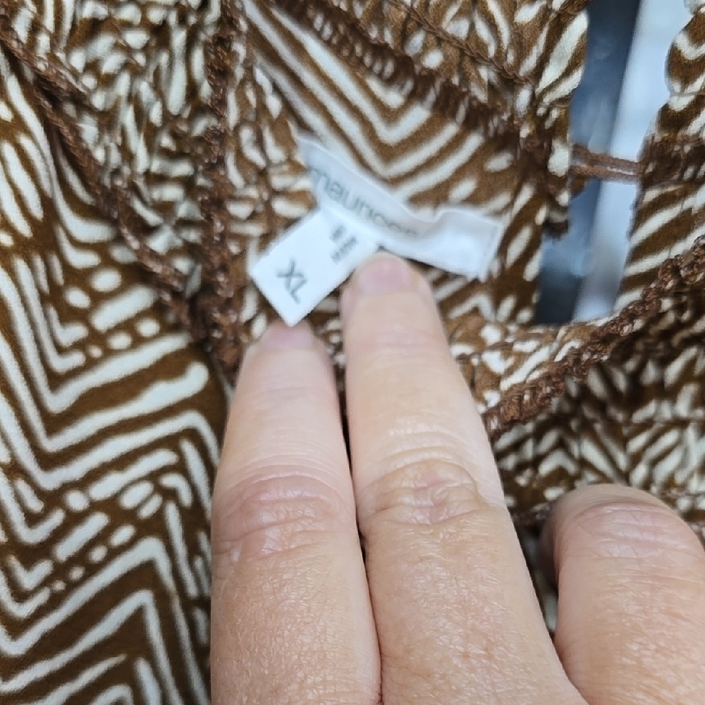 Gold and Black Patterned Sleeveless Dress - Picture 2 of 4